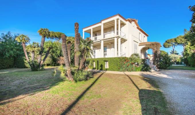 Arrendamento de curta duraçāo Villa Antibes